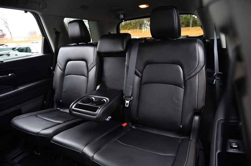 Nissan Pathfinder Vehicle Full-screen Gallery Image 25