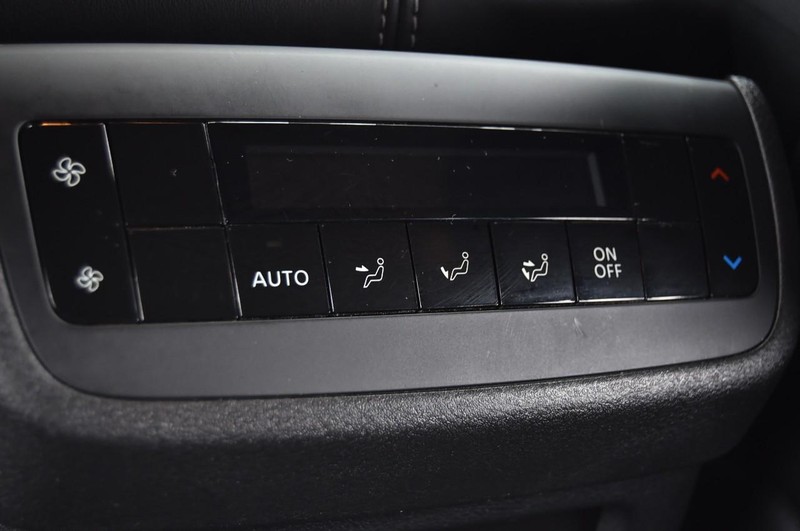 Nissan Pathfinder Vehicle Full-screen Gallery Image 26