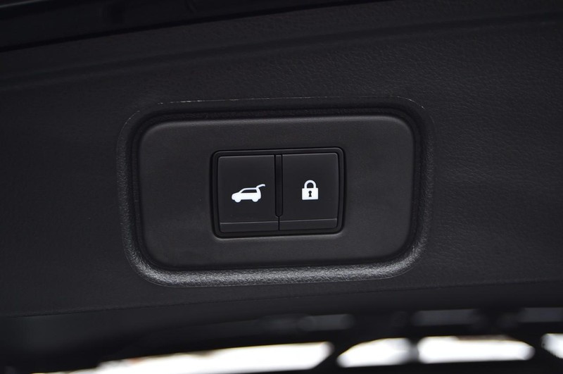 Nissan Pathfinder Vehicle Full-screen Gallery Image 30