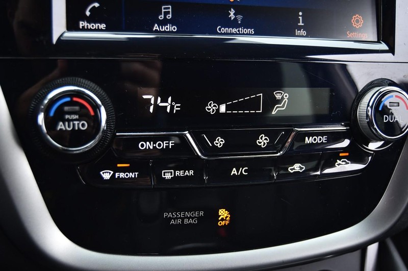 Nissan Murano Vehicle Image 16