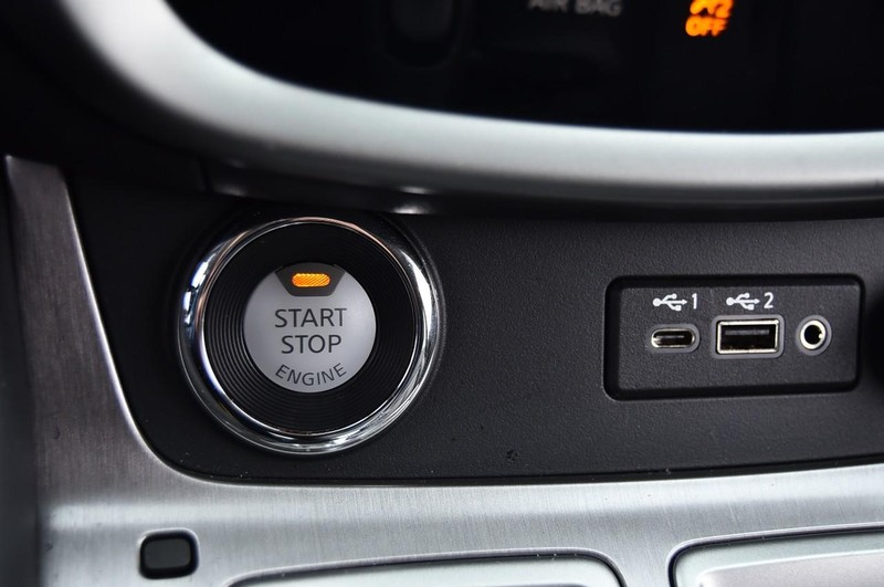 Nissan Murano Vehicle Image 17