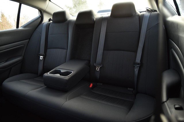 Nissan Altima Vehicle Image 21