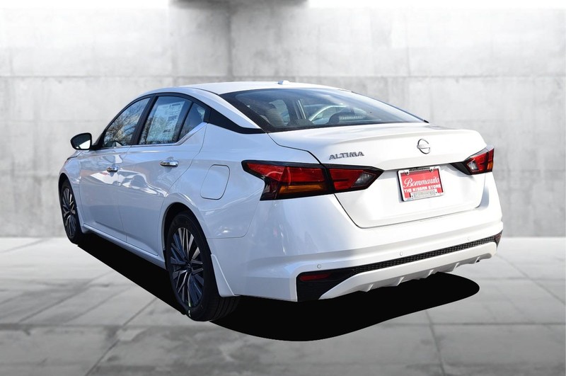 Nissan Altima Vehicle Image 07