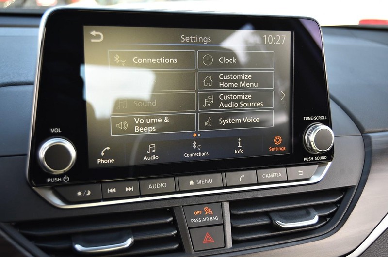 Nissan Altima Vehicle Image 14