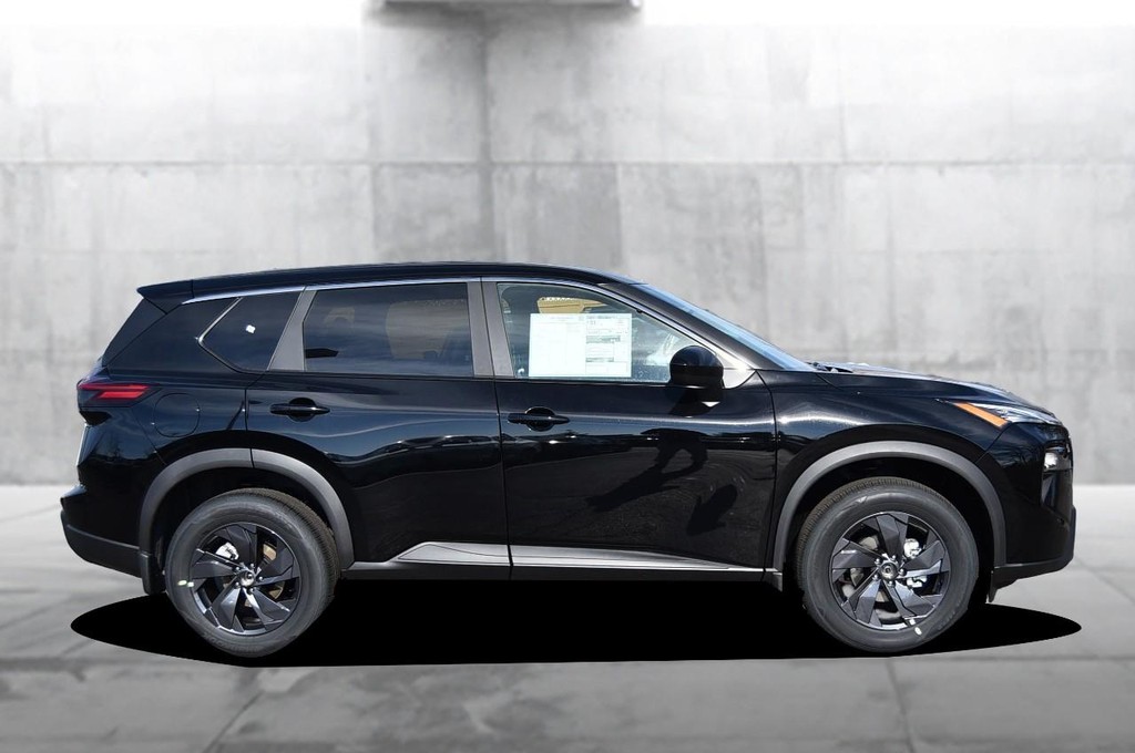Nissan Rogue Vehicle Image 05