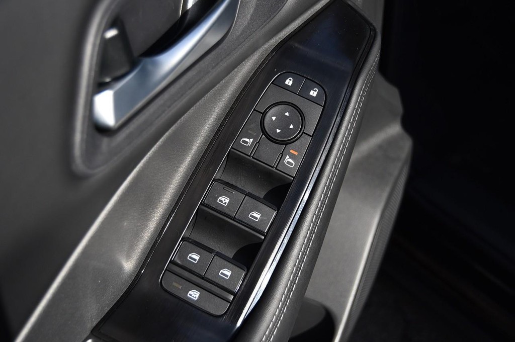 Nissan Rogue Vehicle Image 09