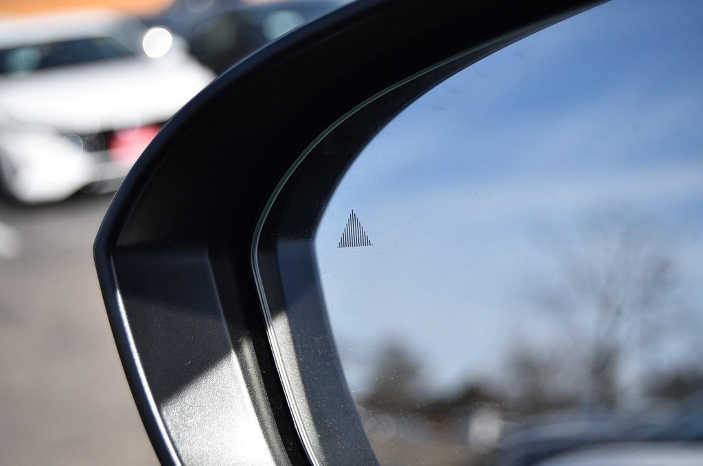 Nissan Rogue Vehicle Image 10