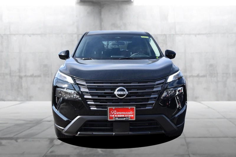 Nissan Rogue Vehicle Image 04