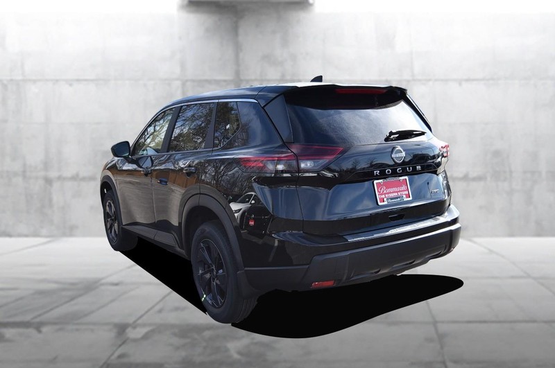 Nissan Rogue Vehicle Image 07