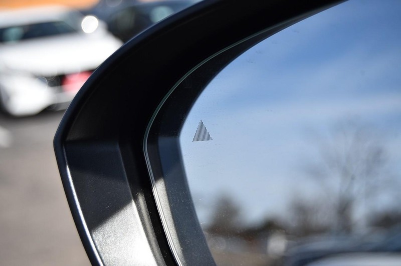 Nissan Rogue Vehicle Image 10