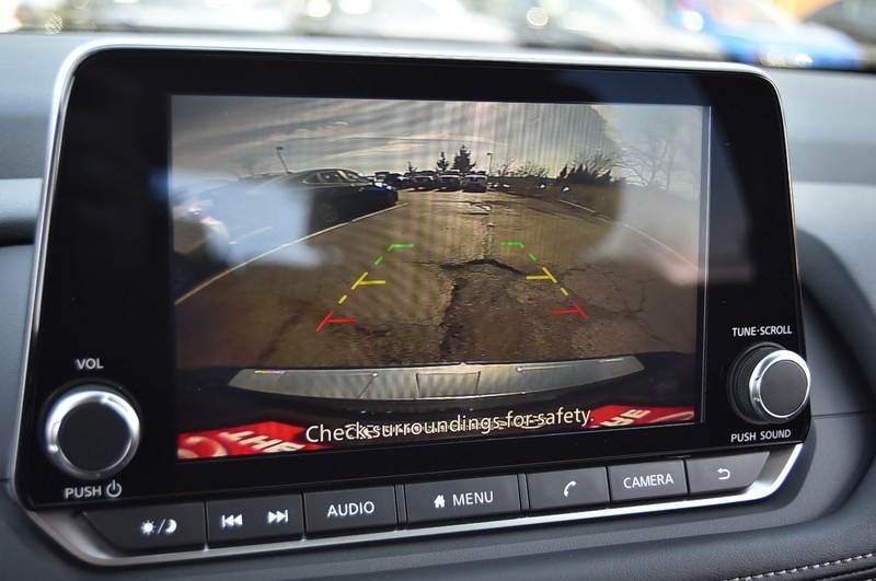 Nissan Rogue Vehicle Image 13