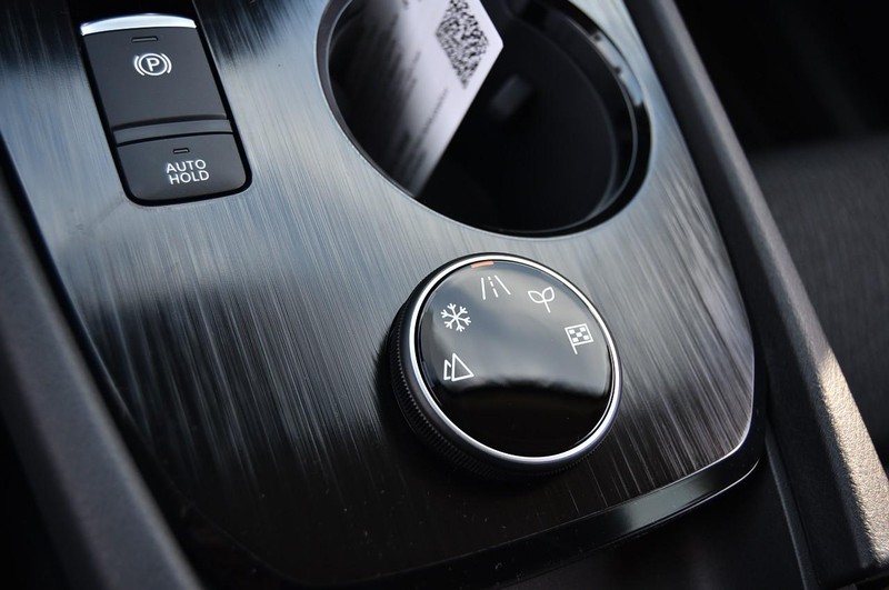 Nissan Rogue Vehicle Image 17