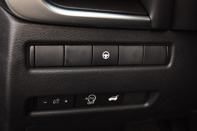 Nissan Rogue Vehicle Image 11