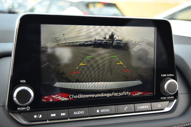 Nissan Rogue Vehicle Image 13