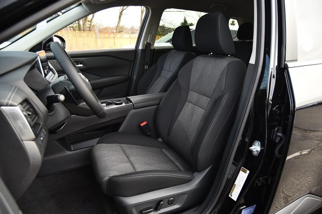 Nissan Rogue Vehicle Image 19