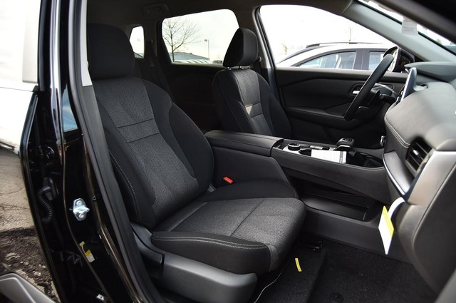 Nissan Rogue Vehicle Image 20