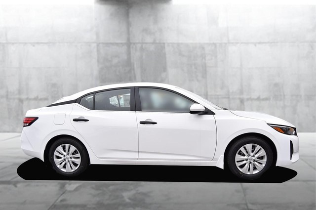 Nissan Sentra Vehicle Image 05