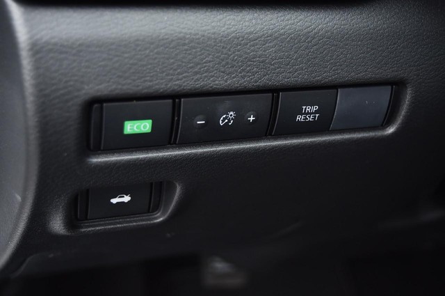 Nissan Sentra Vehicle Image 11