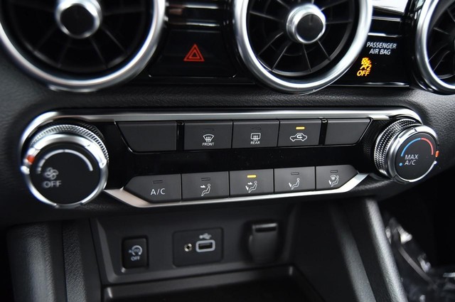 Nissan Sentra Vehicle Image 15