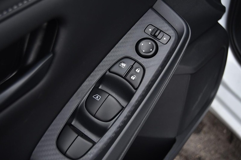 Nissan Sentra Vehicle Image 09