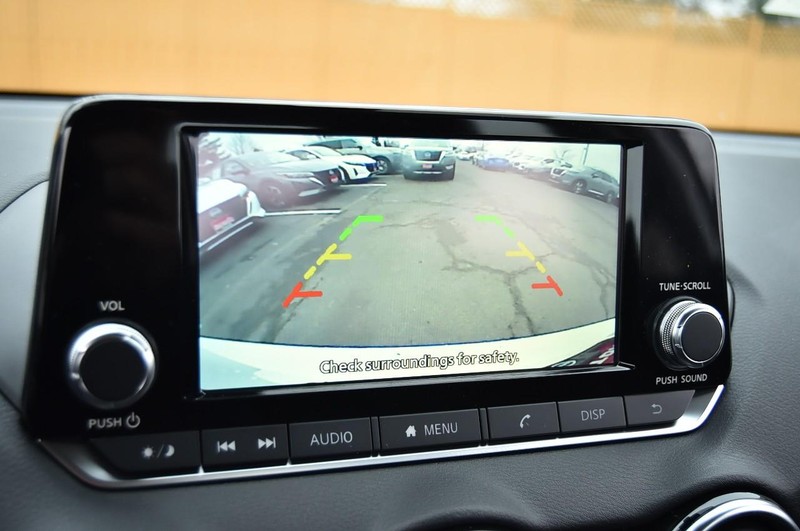 Nissan Sentra Vehicle Image 13