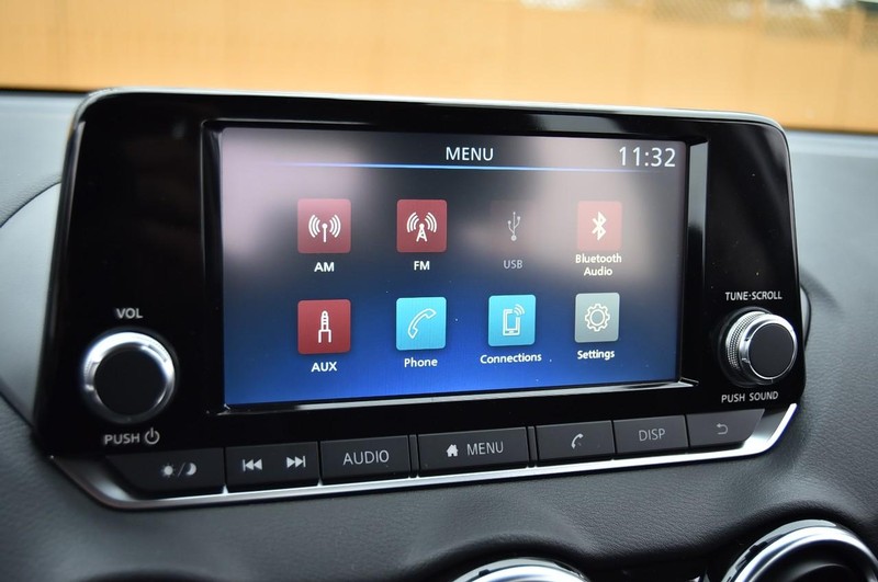 Nissan Sentra Vehicle Image 14