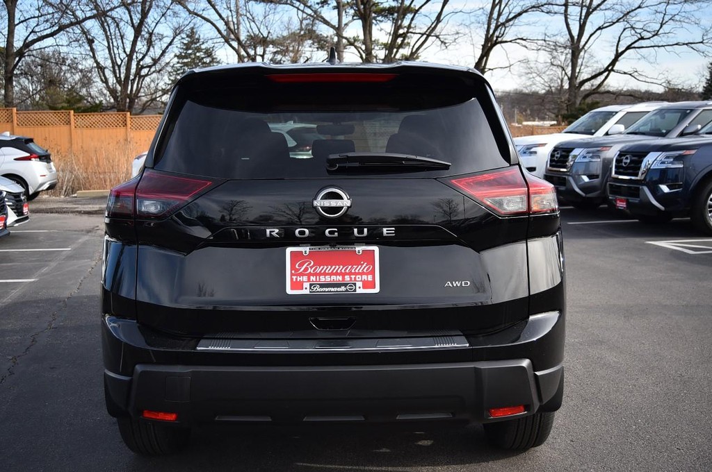 Nissan Rogue Vehicle Image 06