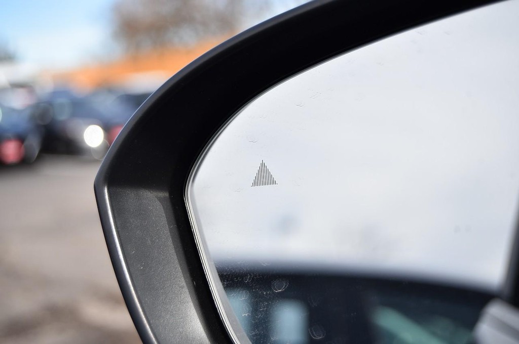 Nissan Rogue Vehicle Image 10