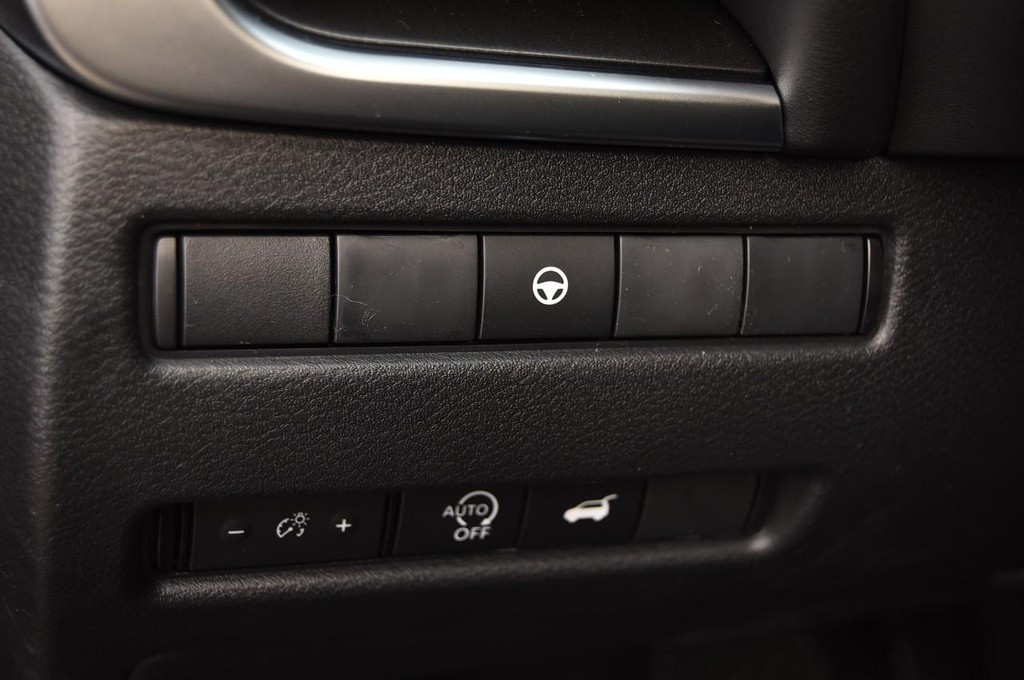 Nissan Rogue Vehicle Image 11