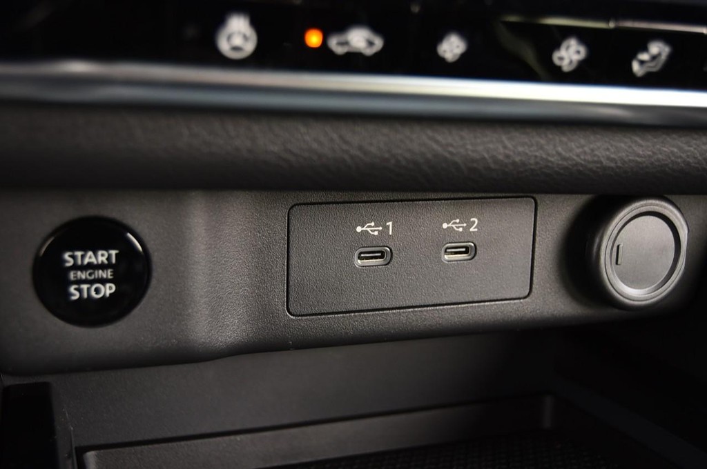 Nissan Rogue Vehicle Image 16