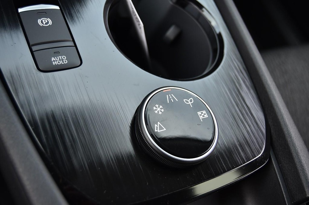 Nissan Rogue Vehicle Image 17