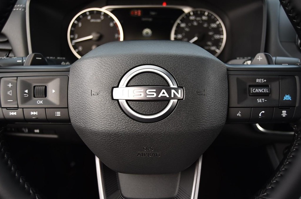 Nissan Rogue Vehicle Image 18