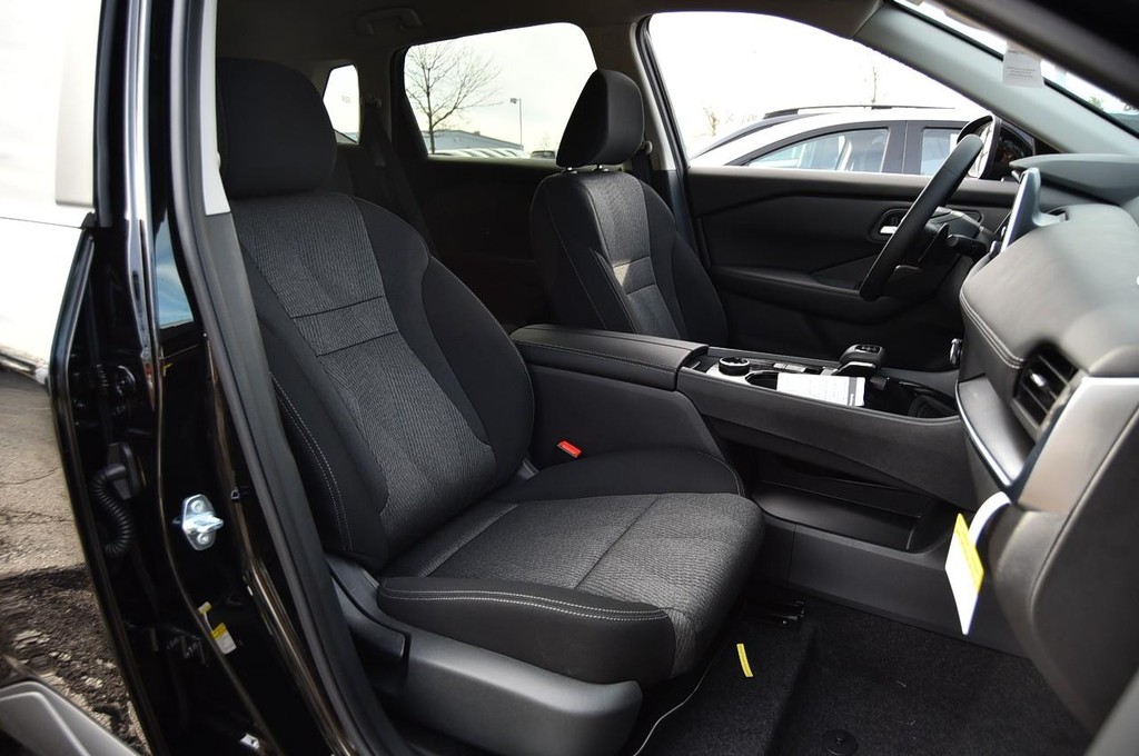 Nissan Rogue Vehicle Image 20