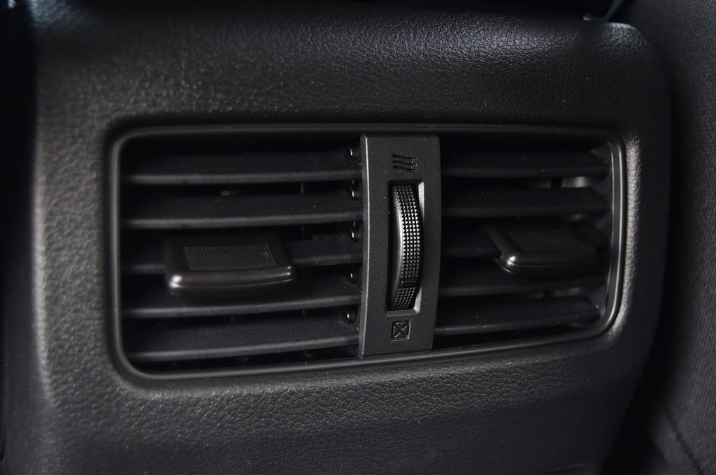 Nissan Rogue Vehicle Image 22