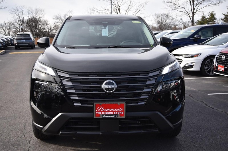 Nissan Rogue Vehicle Image 04