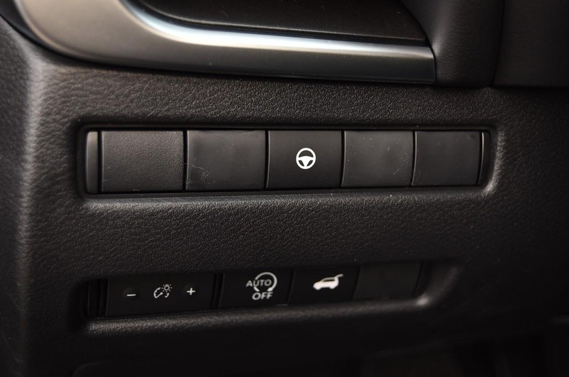 Nissan Rogue Vehicle Image 11