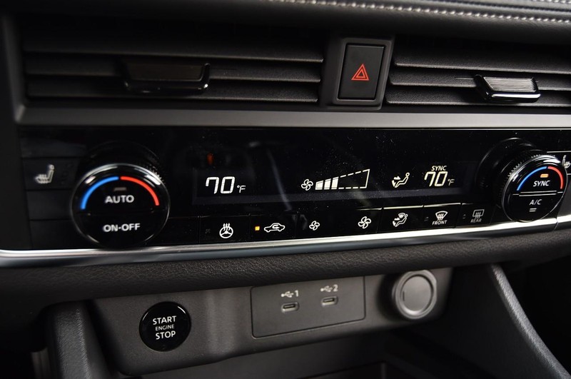 Nissan Rogue Vehicle Image 15