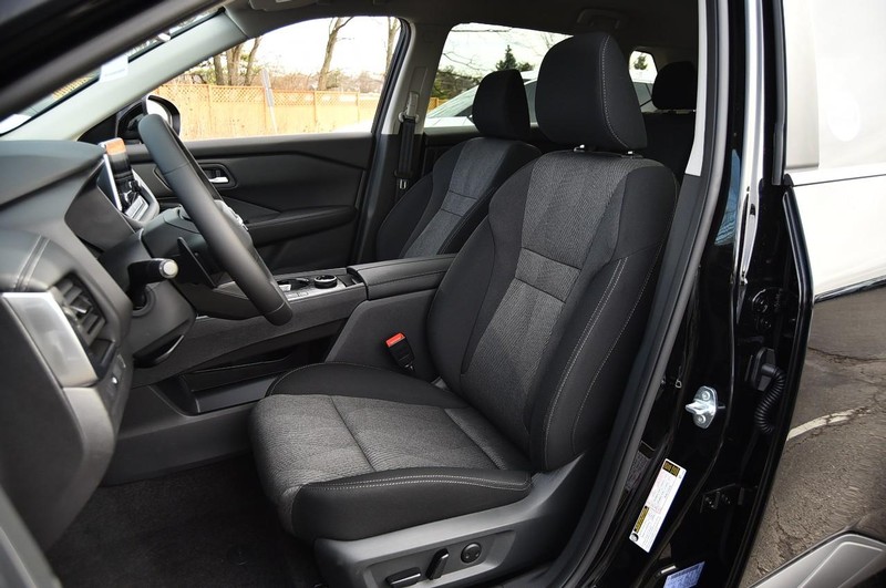 Nissan Rogue Vehicle Image 19