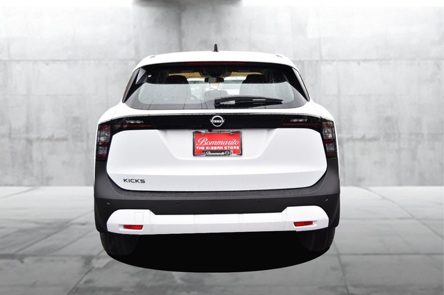 Nissan Kicks Vehicle Image 06