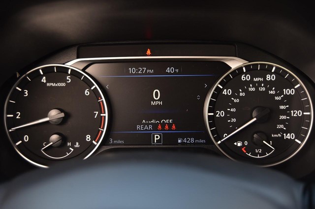 Nissan Altima Vehicle Image 12