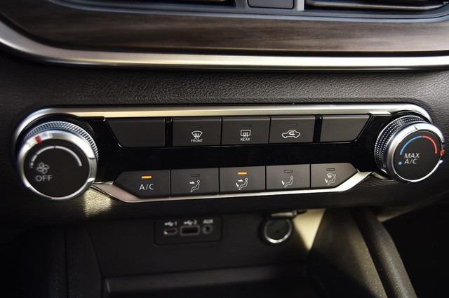 Nissan Altima Vehicle Image 15