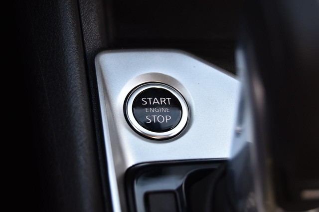 Nissan Altima Vehicle Image 17