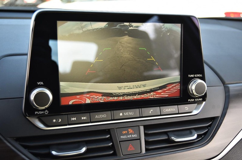 Nissan Altima Vehicle Image 13