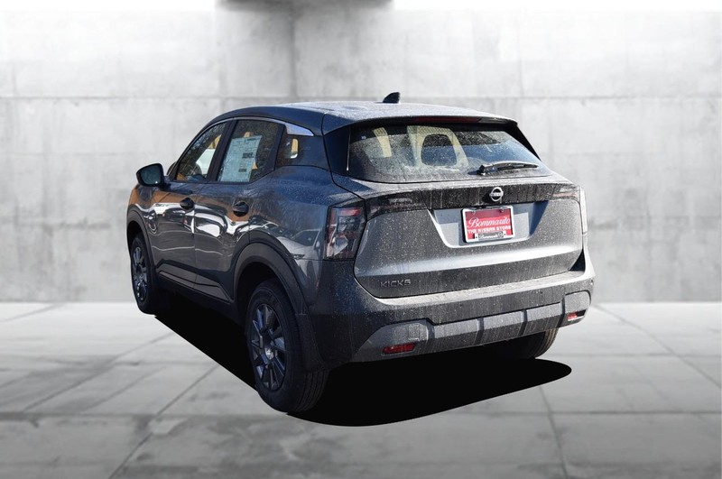 Nissan Kicks Vehicle Image 07