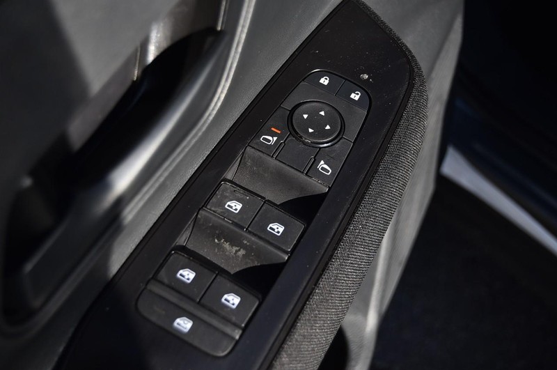 Nissan Kicks Vehicle Image 09