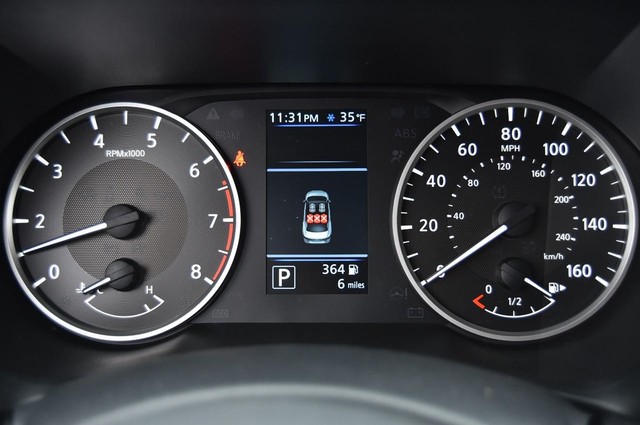 Nissan Sentra Vehicle Image 12