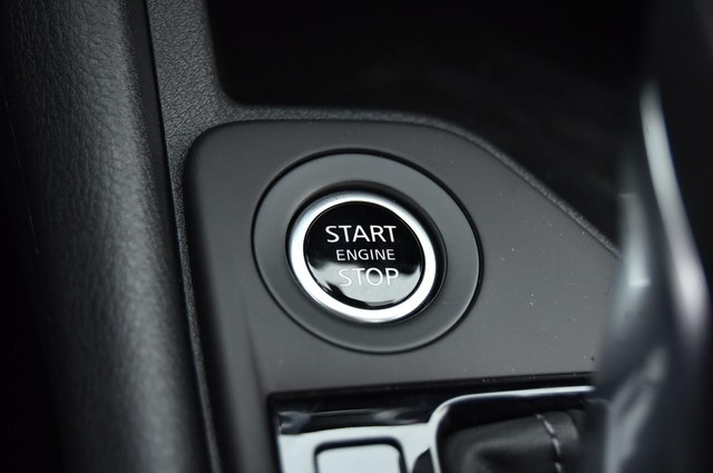 Nissan Sentra Vehicle Image 17