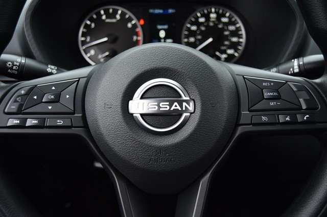 Nissan Sentra Vehicle Image 18