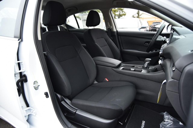 Nissan Sentra Vehicle Image 20