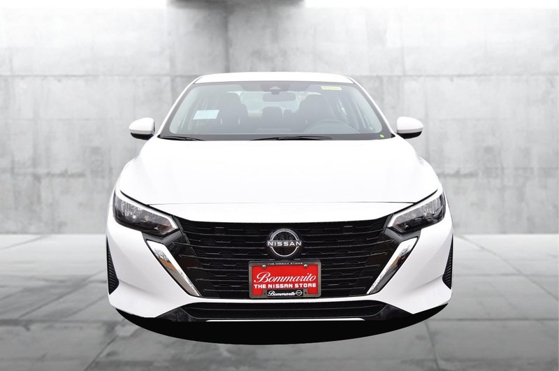 Nissan Sentra Vehicle Image 04